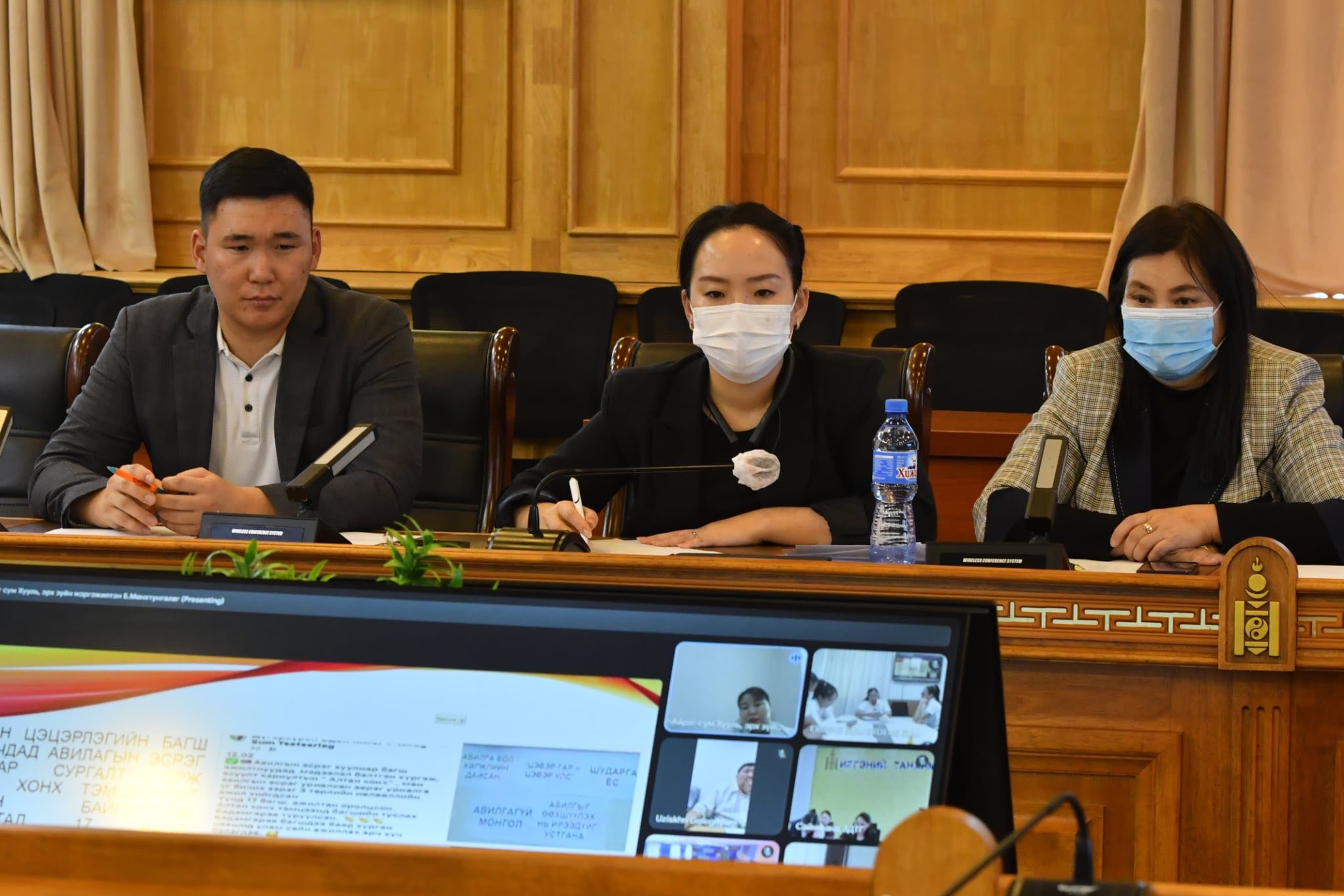 АВЛИГЫН ЭСРЭГ ОЛОН УЛСЫН ӨДРИЙГ ТЭМДЭГЛЭН ӨНГӨРҮҮЛЛЭЭ.